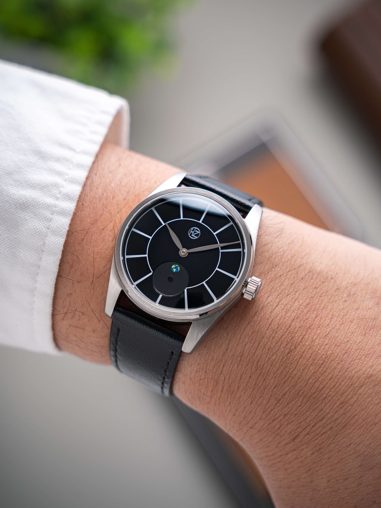 HZ.03 Blue Marble - Black